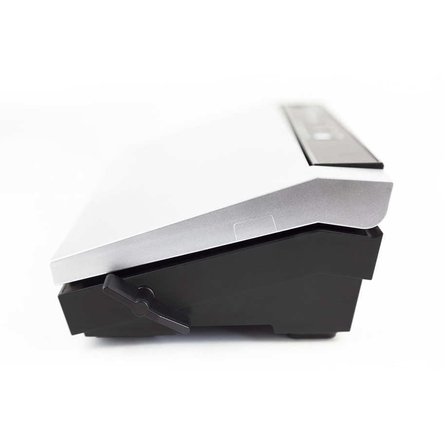 Gerät mit silberner Oberseite und schwarzem Unterteil, Seitenansicht, isoliert