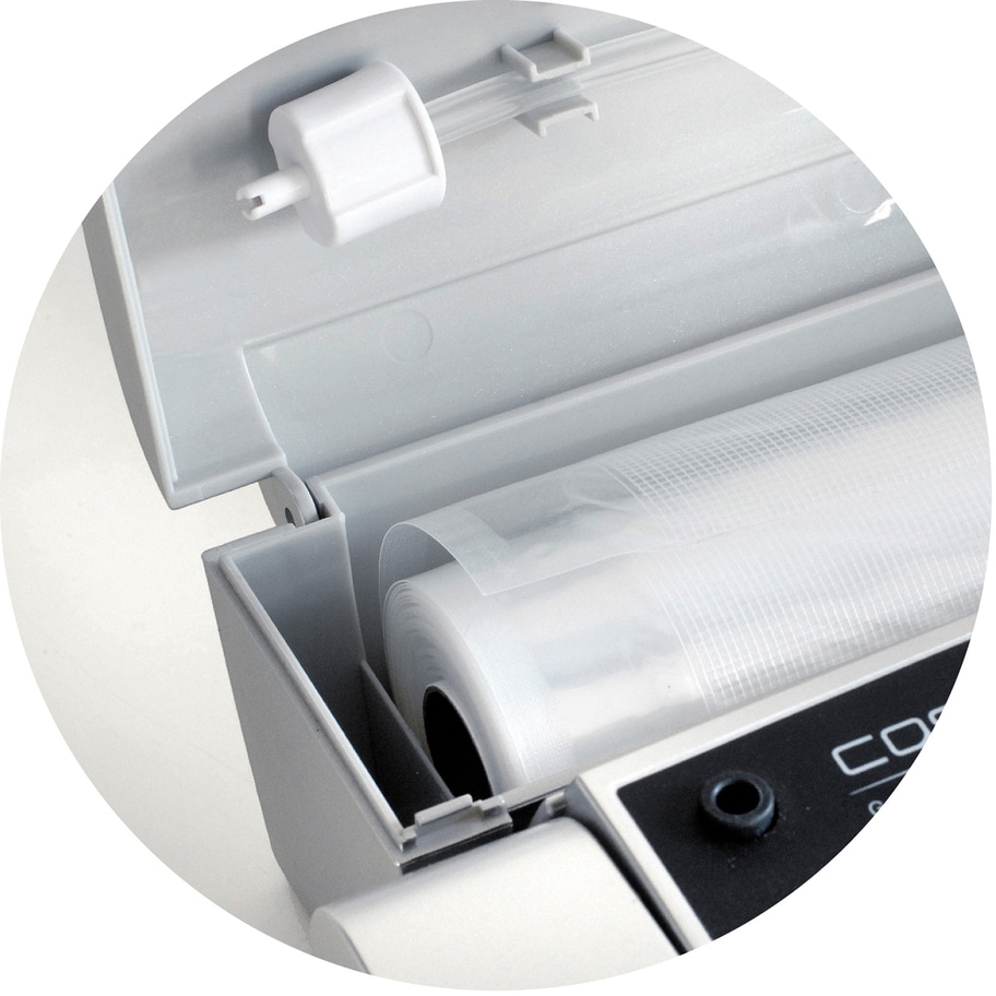 Graue Vakuumiergerät mit offener Abdeckung und einer Rolle Folie.