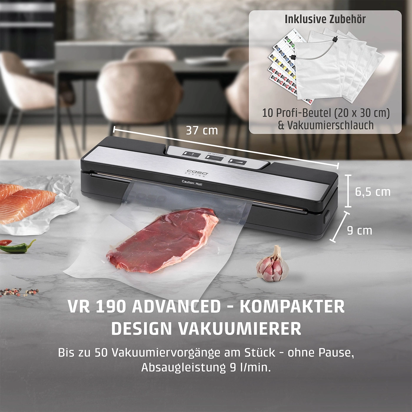 Vakuumierer mit Zubehör, Fleisch und Knoblauch auf einer Arbeitsplatte.